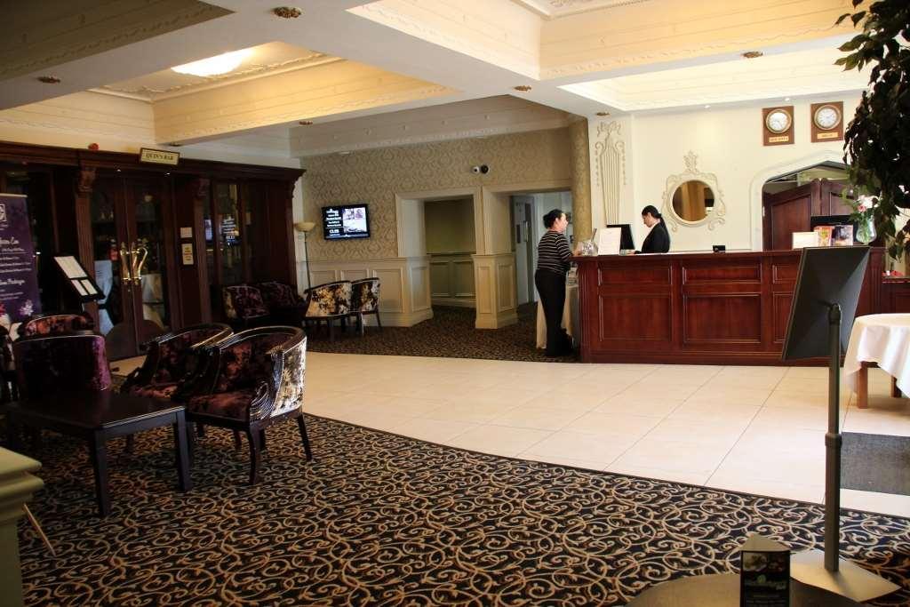 The Royal Hotel & Leisure Centre Брей Экстерьер фото