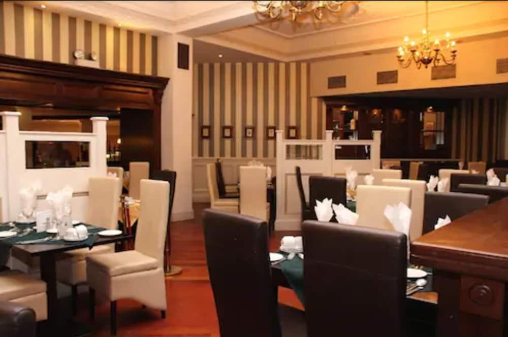 The Royal Hotel & Leisure Centre Брей Экстерьер фото